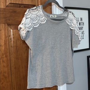 Woman’s T-shirt with doily sleeves